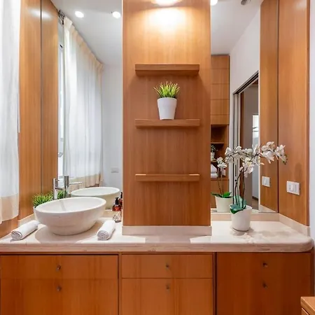 2 - Exclusive 2bedroom & 2bathroom Roma