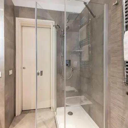 2 - Exclusive 2bedroom & 2bathroom