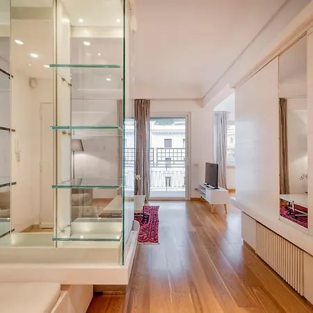 2 - Exclusive 2bedroom & 2bathroom Roma