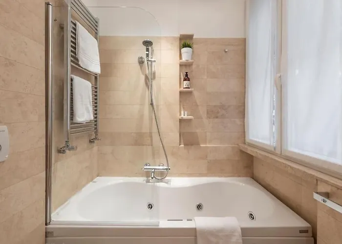 2 - Exclusive 2bedroom & 2bathroom * Rome